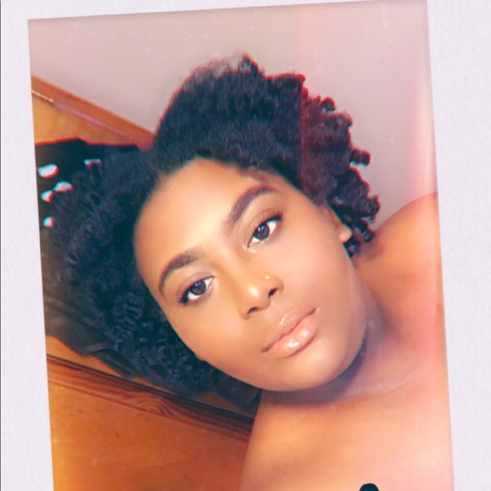 Meet your Posher, Danielle